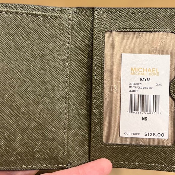 Michael Kors Hayes Backpack and matching wallet- LIKE NEW - Picture 11 of 16